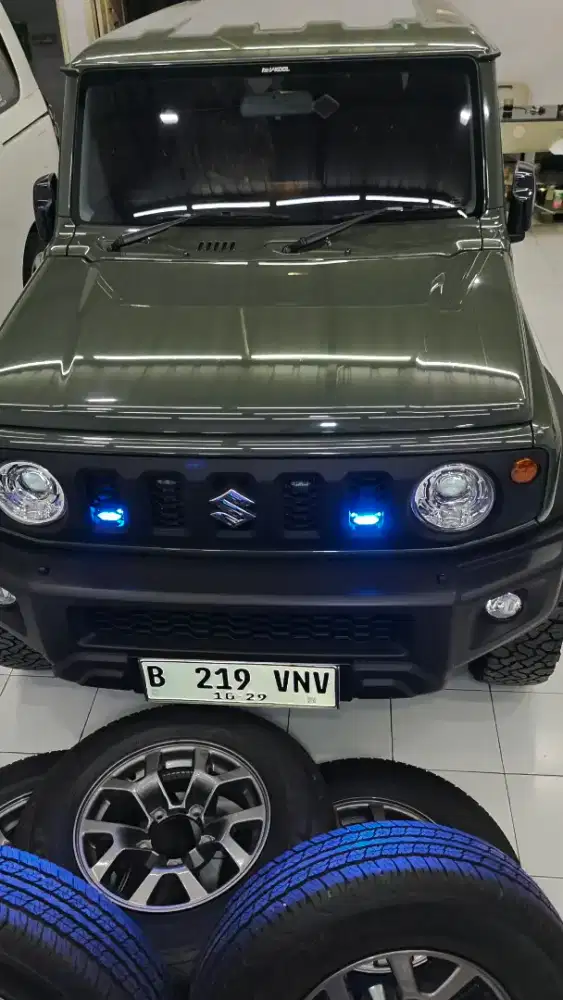 Suzuki Jimny ALL GRIP 3 pintu A/T 2024 kilometer 950 perak