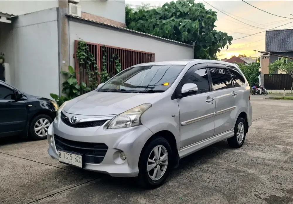 Toyota Avanza veloz 2012 at matic good condition