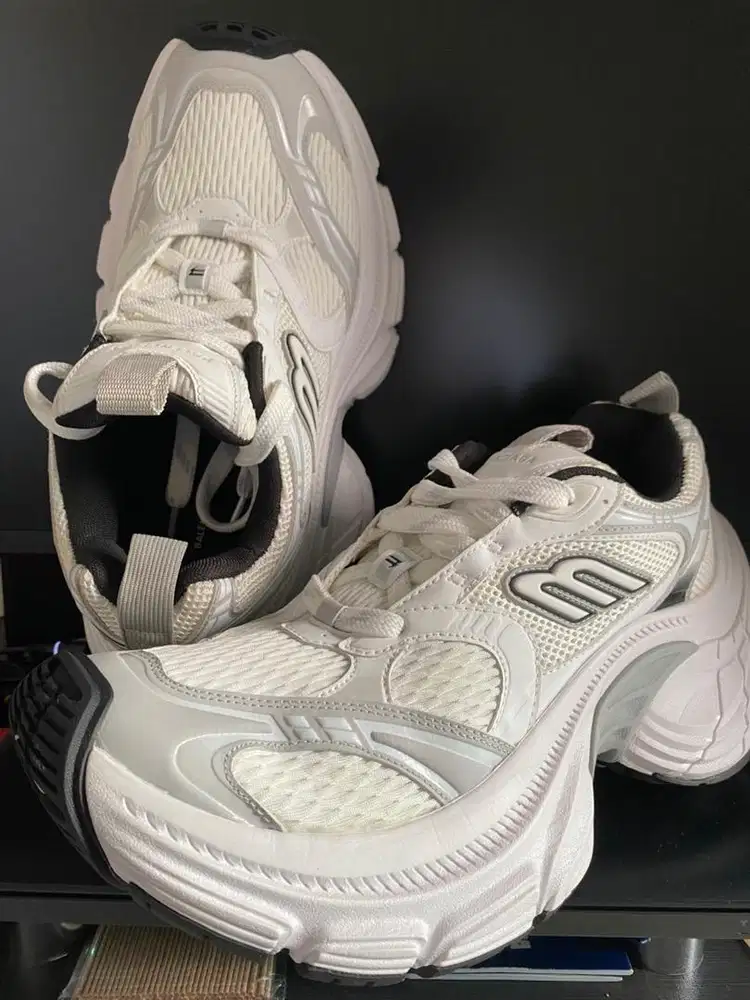 Sepatu BALENCIAGA UK 43