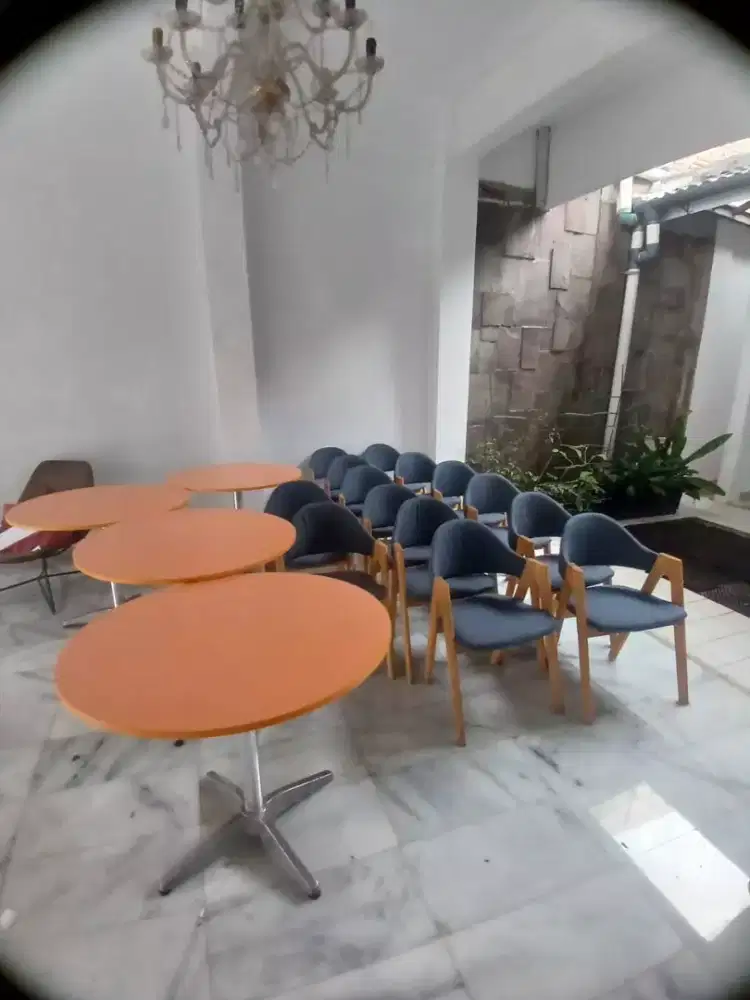 Meja dan kursi 1 set