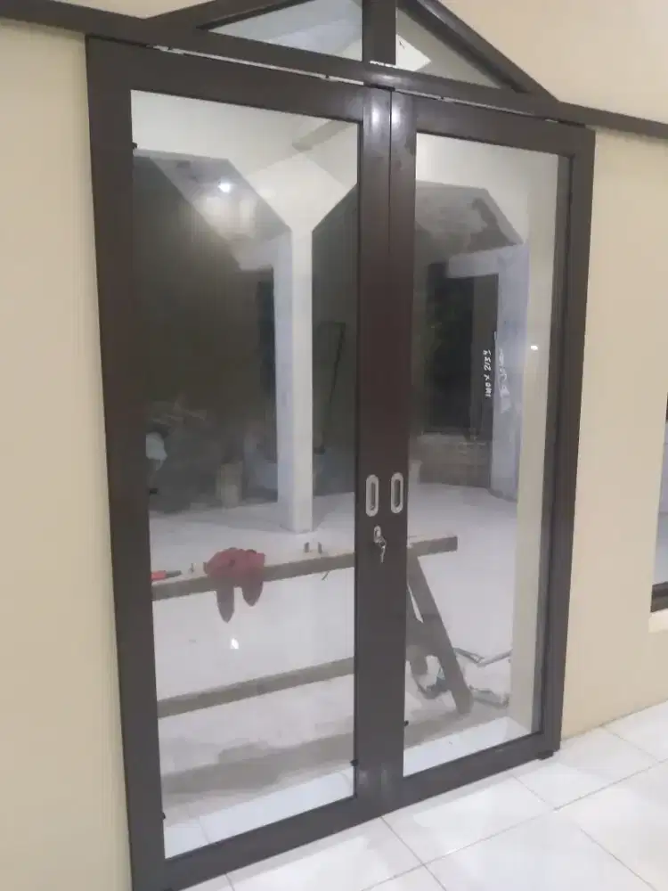 Pintu geser alumunium dobel daun T210cm L200cm hrg dg pasang 3,8 jt