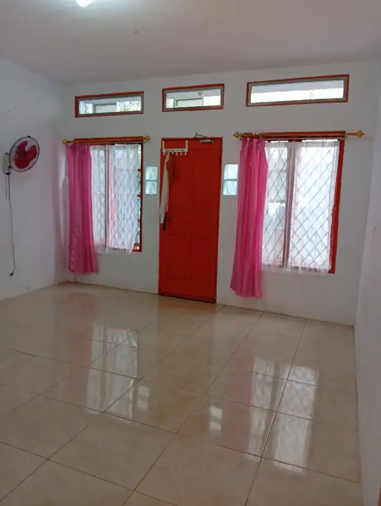 Dikontrakan rumah Rp 18 jt/tahun nego, letak strategis, bebas banjir