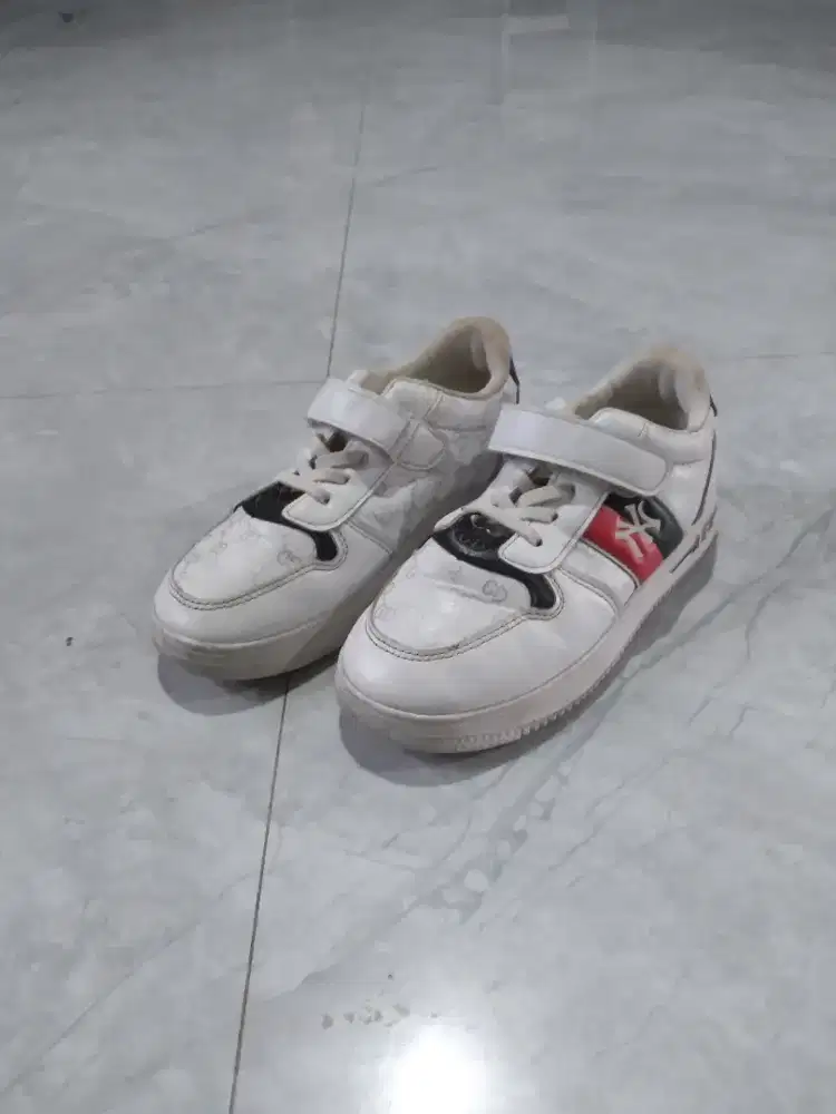 sepatu bekas masih bagus