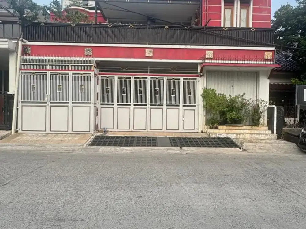 RUMAH BESAR  3 LANTAI  DIJUAL MURAH DI DEKAT BRIMOB DEPOK