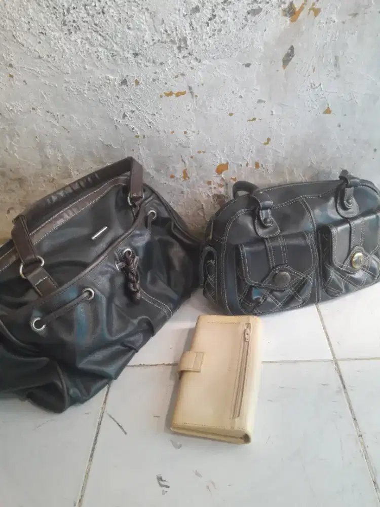 Jual tas dan dompet wanita bermerk  masih layak pakai
