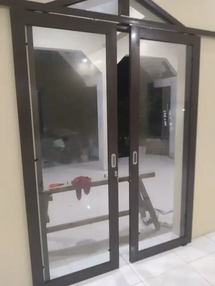 Pintu geser aluminium dobel daun T210cm L200cm hrg terpsg 3,8 jt / pcs