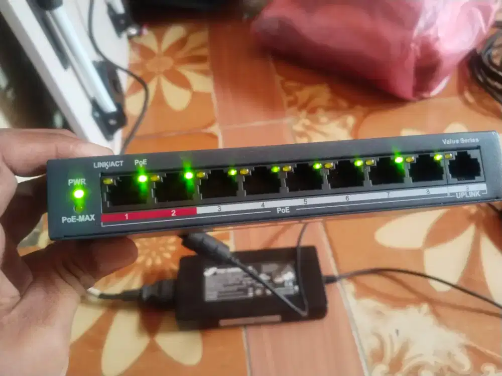 Hikvision 8 Port Fast Ethernet PoE Switch