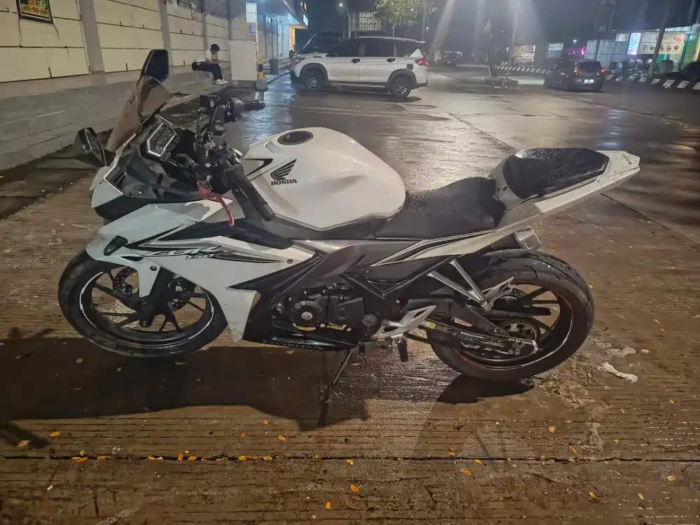 HONDA CBR 150R 2016 MULUS NORNAL LENGKAP PAJAK HIDUP