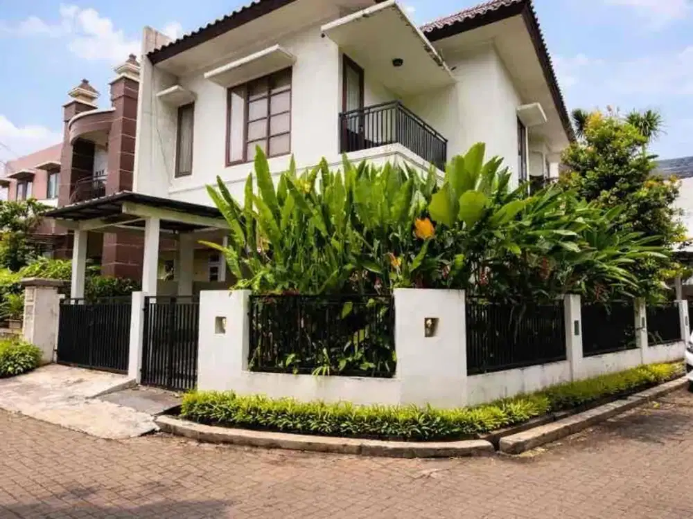 Rumah Komplek Cirendeu Bagus Banget Hanya 10 menit ke MRT Lebak Bulus.