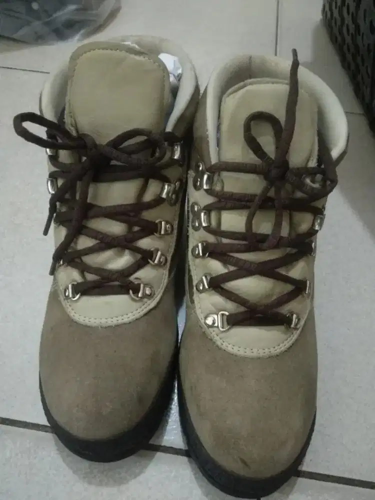 Sepatu MERRELL,masih bagus,layak pakai