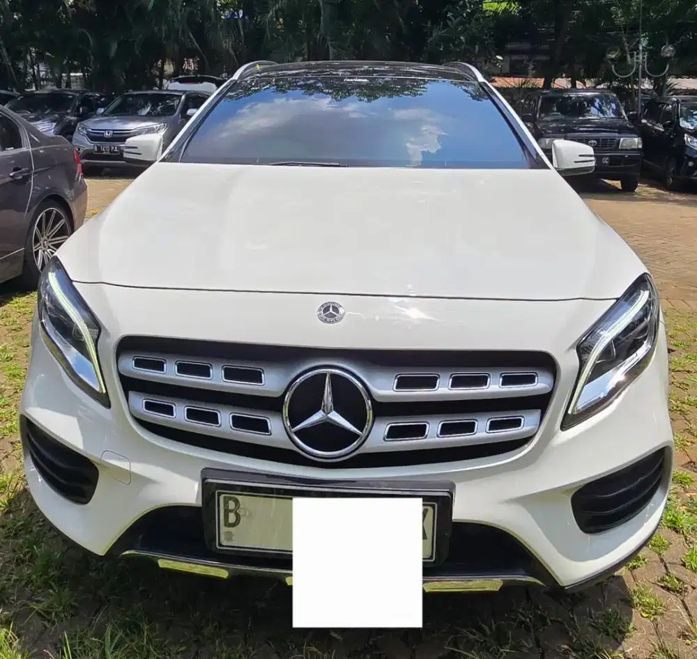 Mercedez Benz GLA200 sunroof
