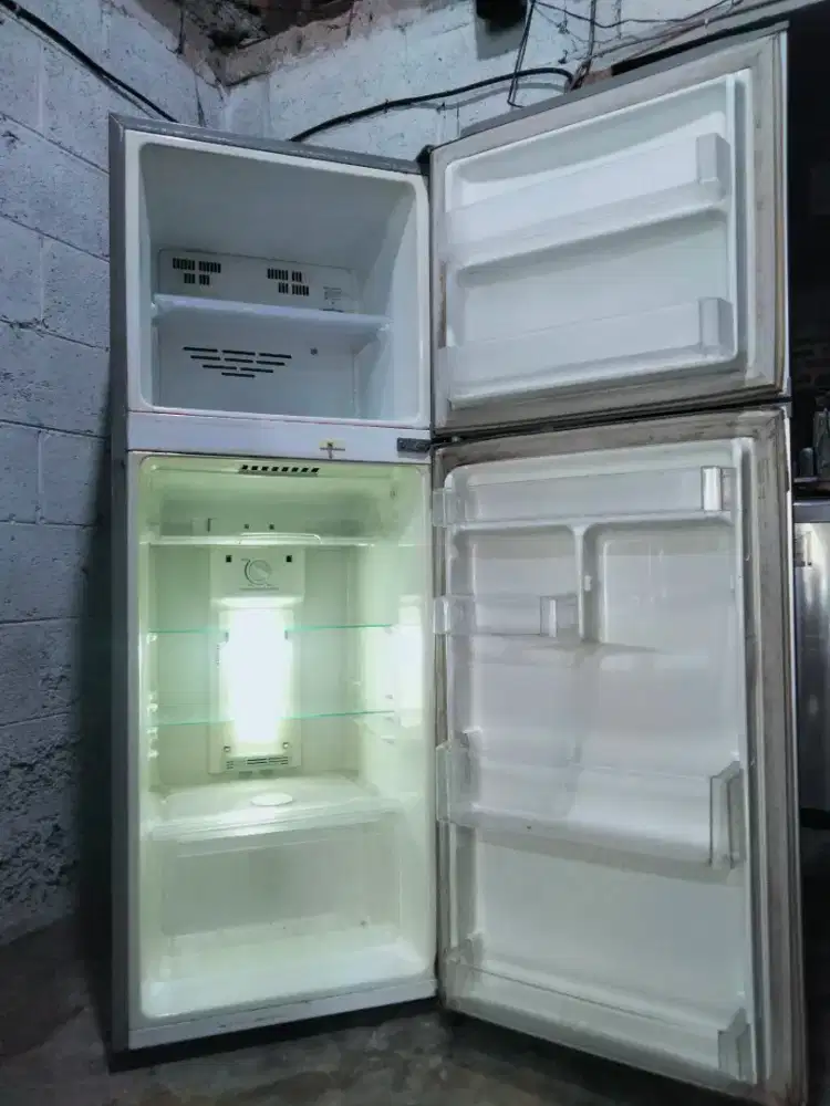 KULKAS 2PINTU ( LG )