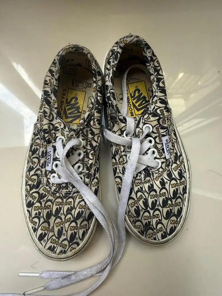 Sepatu anak Vans moon eyes