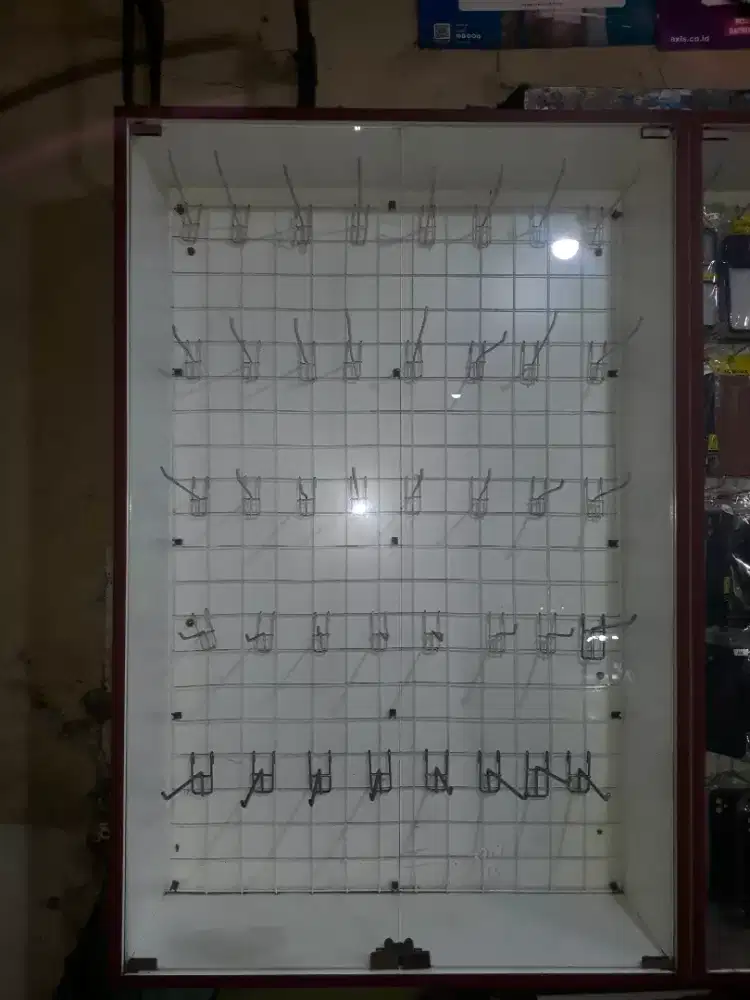 Dijual etalase dinding