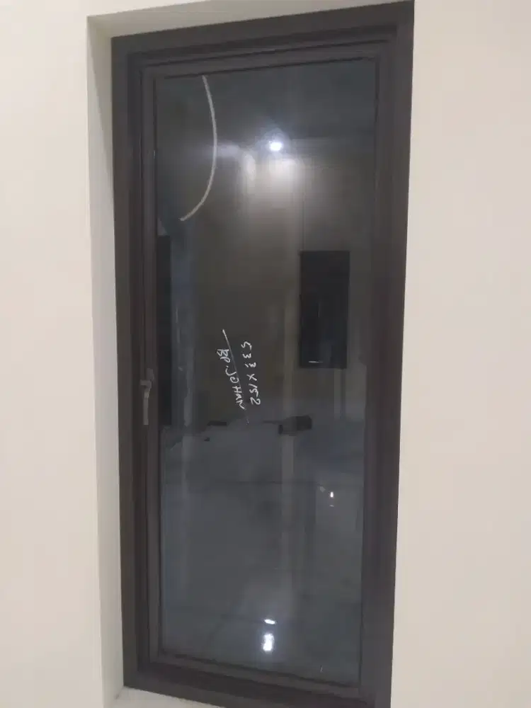 Jendela alumunium T150cm L60cm harga berikut pasang 1,1 jt / unit