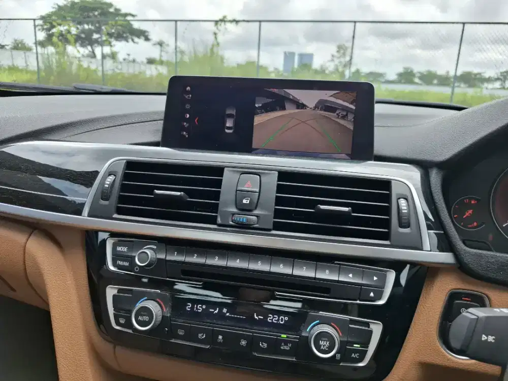 BMW 320i LUXURY AT 2018 Bensin