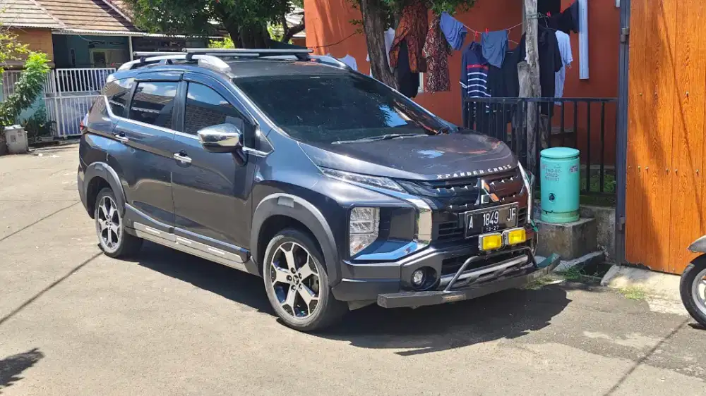 Mitshubhisi Expander Cross AT