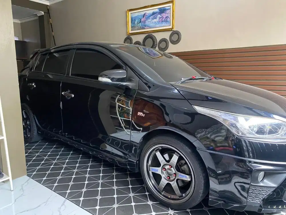 Yaris TRD Sprotivo 2017 Hitam AT