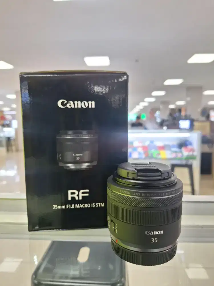 Canon RF 35mm macro