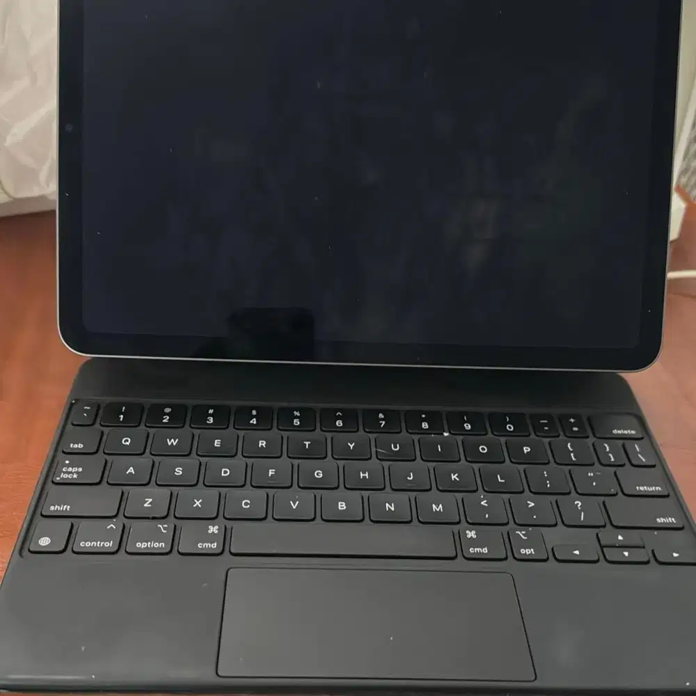 iPad Air 5 M1 + Magic Keyboard + Apple Pencil garansi resmi 64gb Wifi