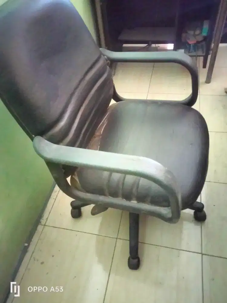 Kursi kantor hidrolis naik turun