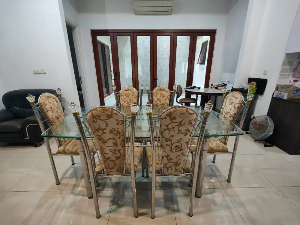 [DIJUAL CEPAT] Meja makan kaca + 6 kursi