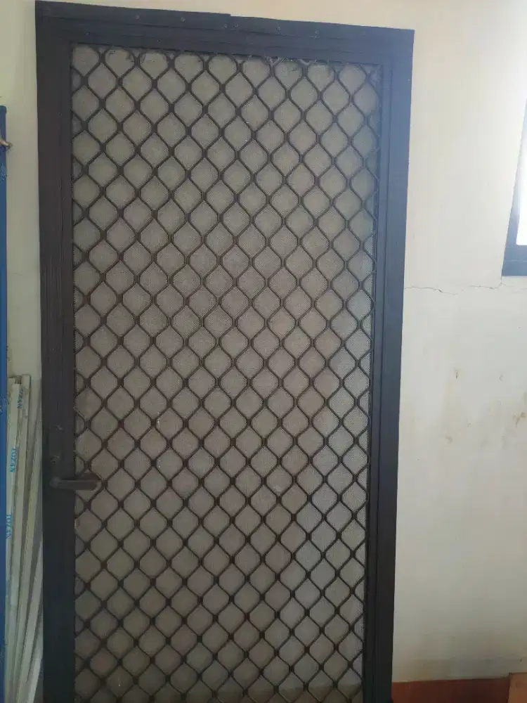 Pintu kawat nyamuk, kondisi masih bagus