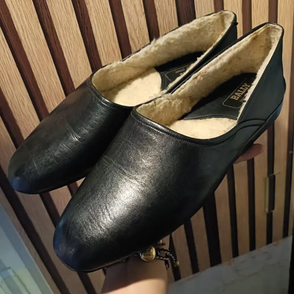 Sepatu indor pria bally authentic