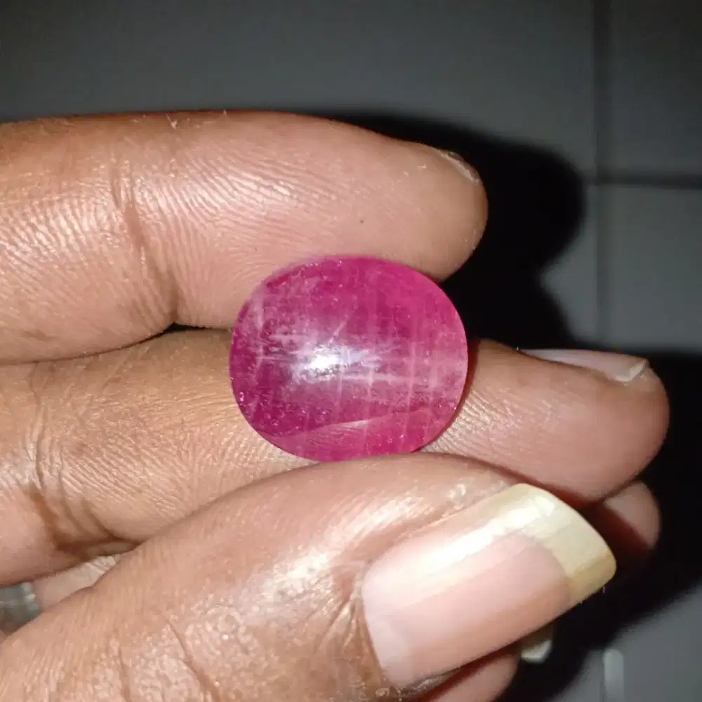 Natural merah ruby
