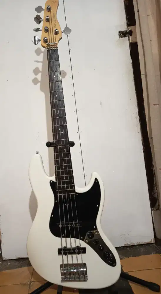 Bass sire v3 5string