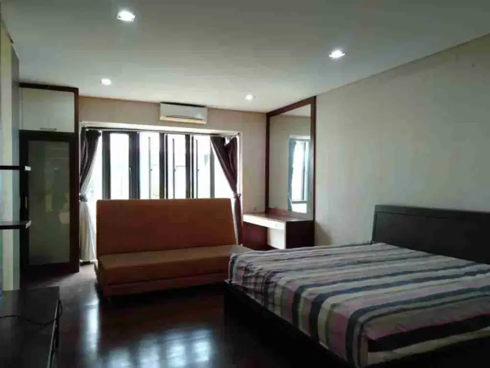 townhouse springhill D7 luas 277 (9x27 m2), 4 lantai, 2 pintu utara dan selatan HGB HPL harga special