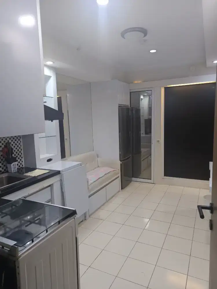 Apartemen green park view full furnish tinggal bawa baju