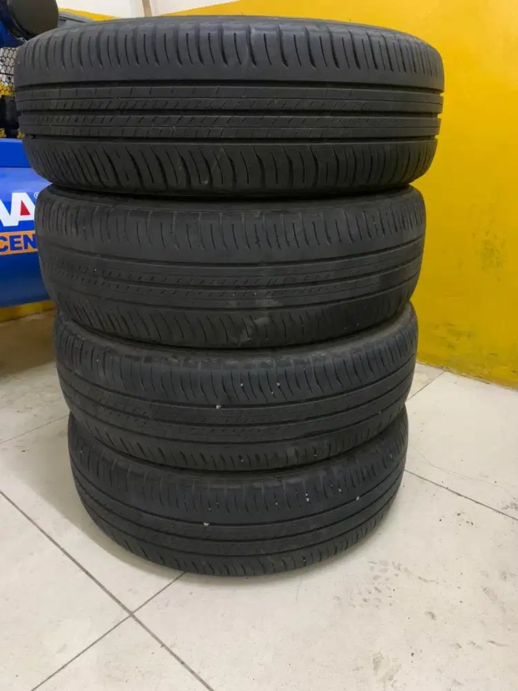 Jual ban mobil masih sangat bagus