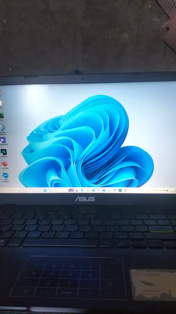 Laptop Asus E4M10