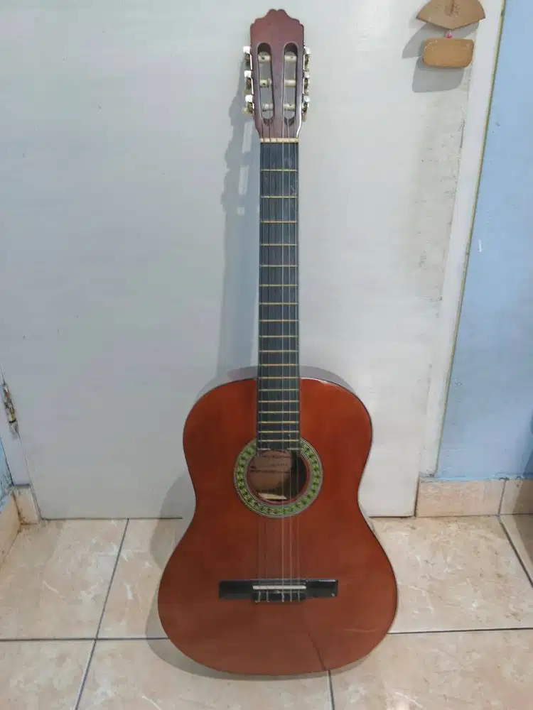 Gitar Akustik Nylon (Klasik) – Suara Empuk, Cocok Pemula