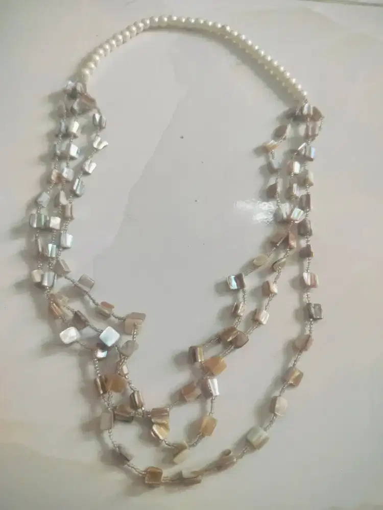 Dijual cepat aksesoris berbentuk kalung