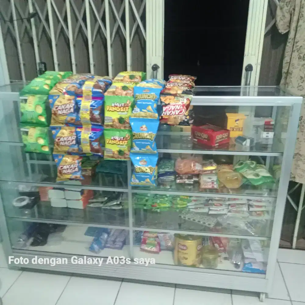 Etalase ukuran 147 m cocok buat warung foto kopian