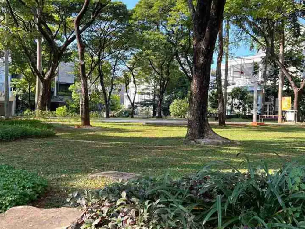 dijual rumah PIK bgm 10x23 samping danau depan taman jarang ada