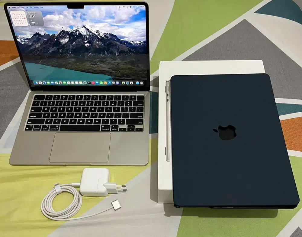 MacBook Air M2 16/256 Starlight BH 100% Garansi ON