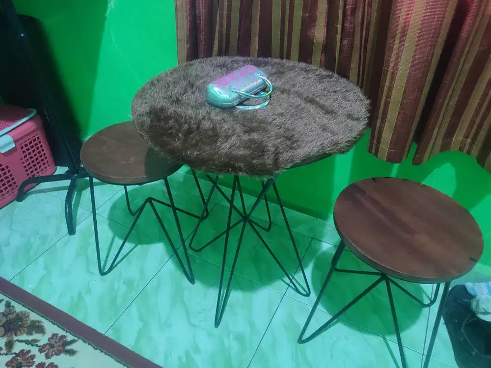 Meja sudut atau tamu kayu