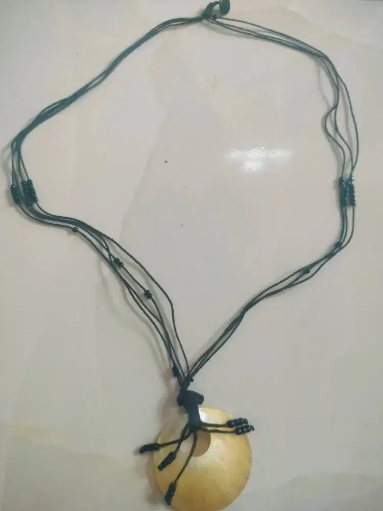 Dijual cepat aksesoris berbentuk kalung