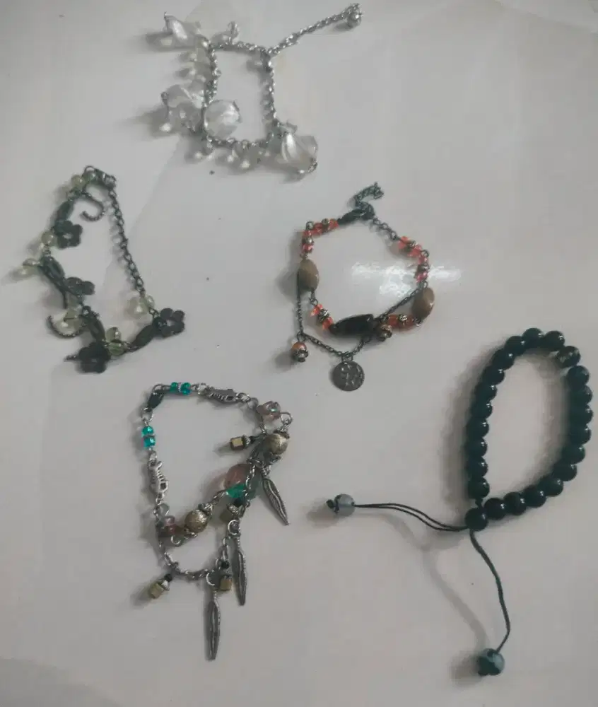 Dijual cepat aksesoris berbentuk gelang