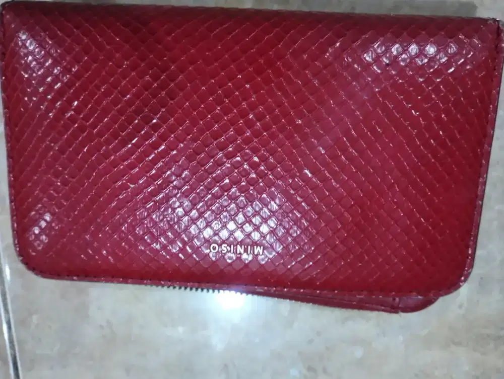 Dompet merah miniso