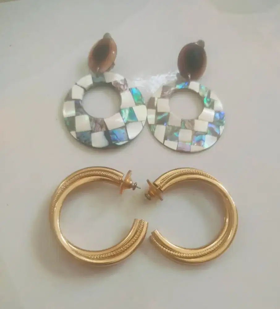 Dijual cepat aksesoris berbentuk anting