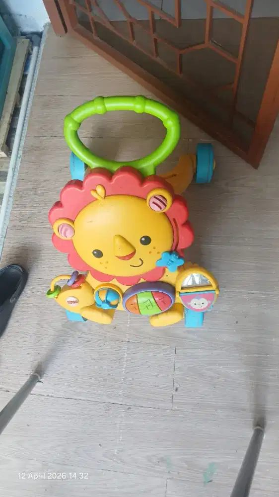 Belajar jalan Fisher Price