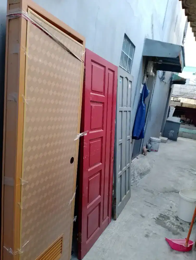 Daun pintu 2 dan 1 pintu kamar mandi