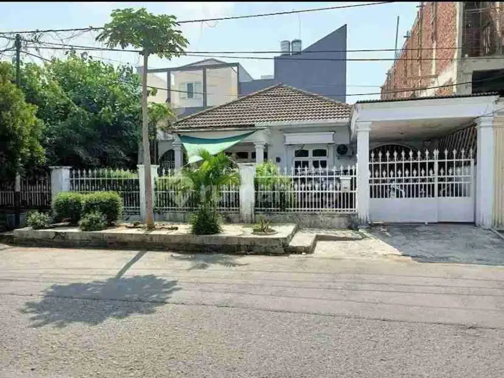 rumah hitung tanah di agung permai jalan lebar 3 mbl uk 12,5x24 (300m2) hadap barat bisa untuk usaha dkt ke DSU dan Danau Agung