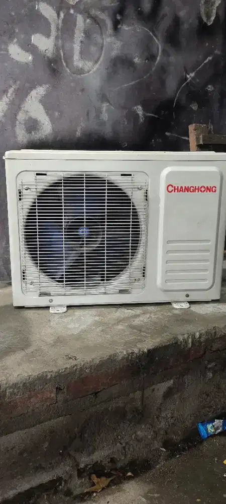 Dijual outdoor AC second merek Changhong 05pk