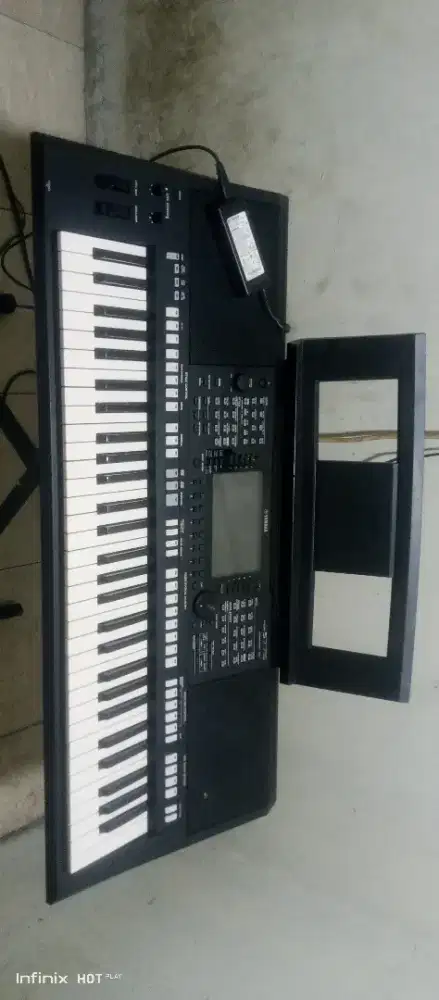 Dijual keyboard Yamaha psr s 775