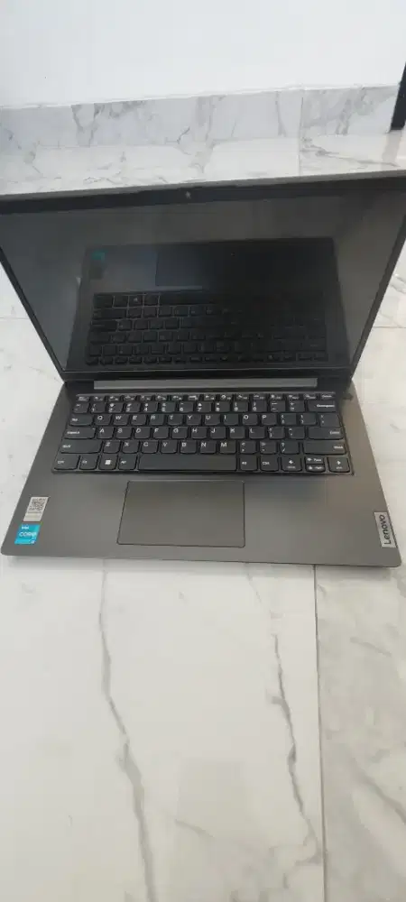 Lenovo v14 g3 , Intel core i3 gen 12
Ram 20gb, ssd 456